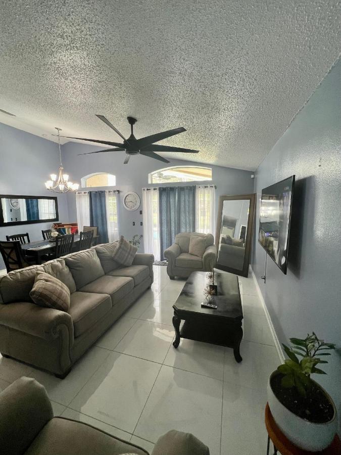 Grand Superior 4br Pool House Near Parks Davenport