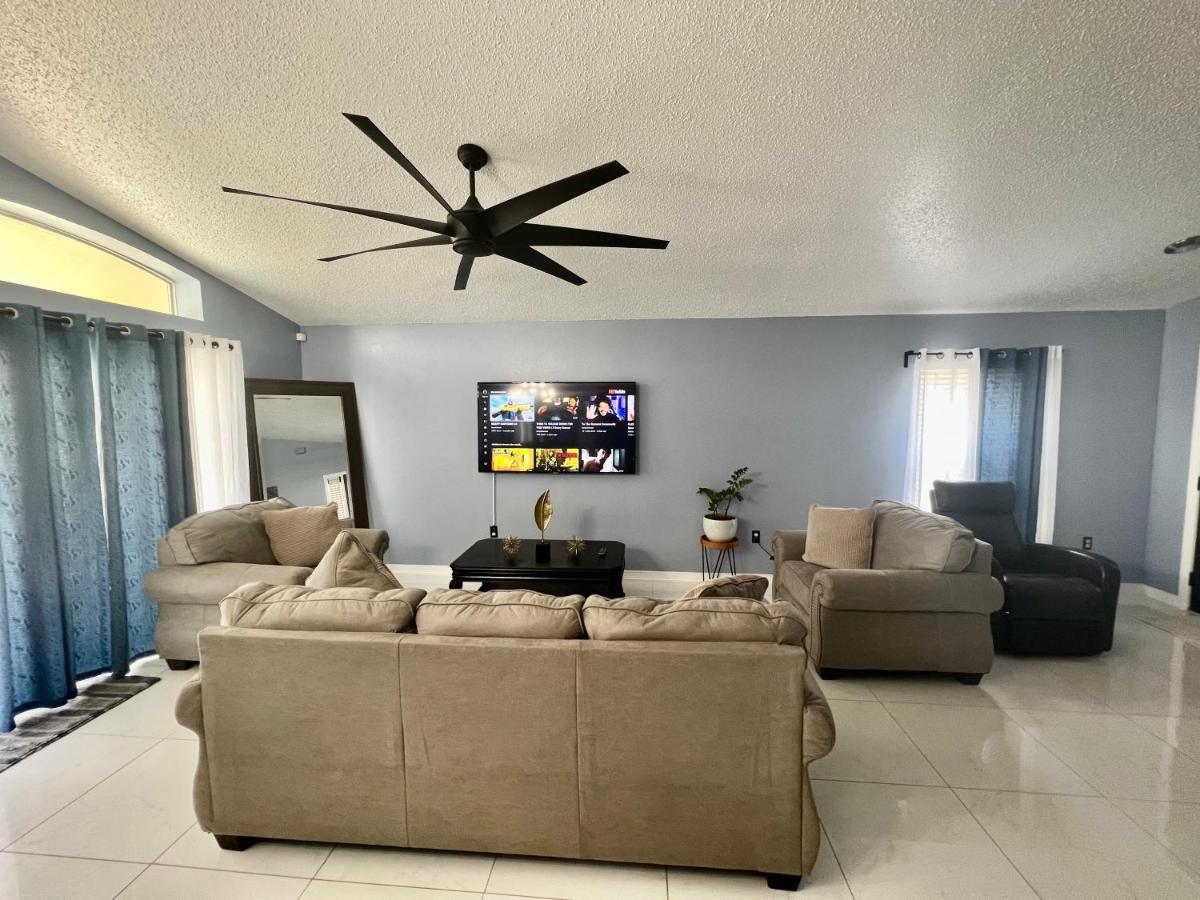 Grand Superior 4br Pool House Near Parks Davenport