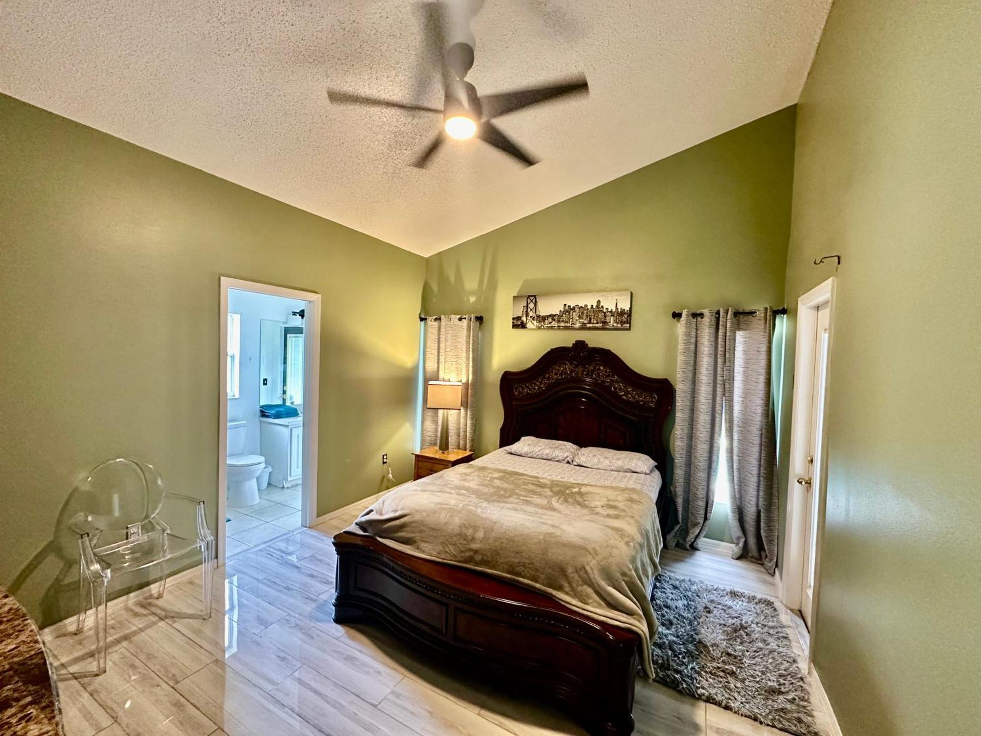 Holiday home Grand Superior 4br Pool House Near Parks Davenport