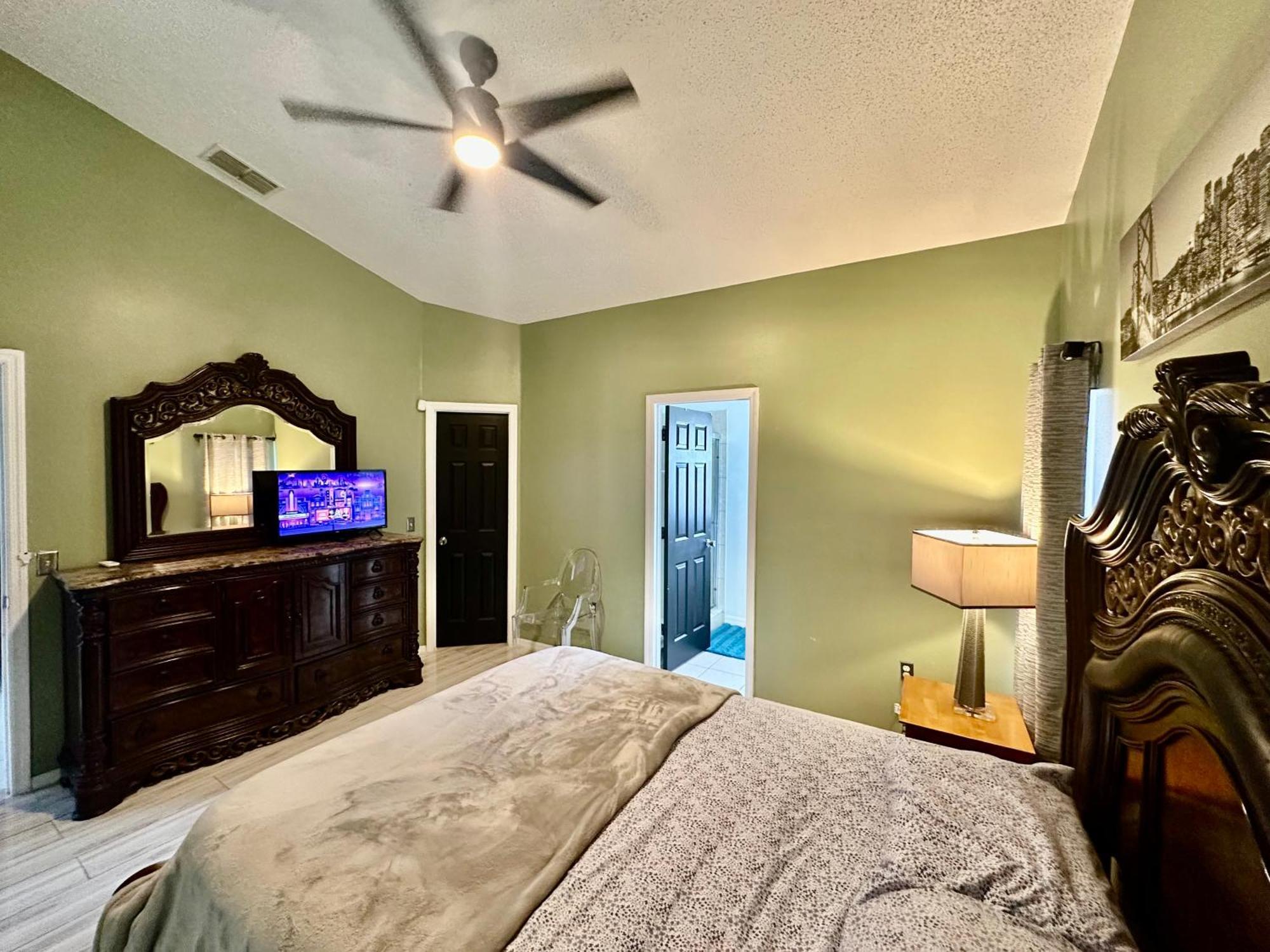 Grand Superior 4br Pool House Near Parks